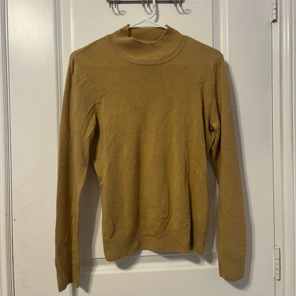 🔥3/$15 SagHarbor | Tan Trutleneck Sweater - Picture 1 of 5